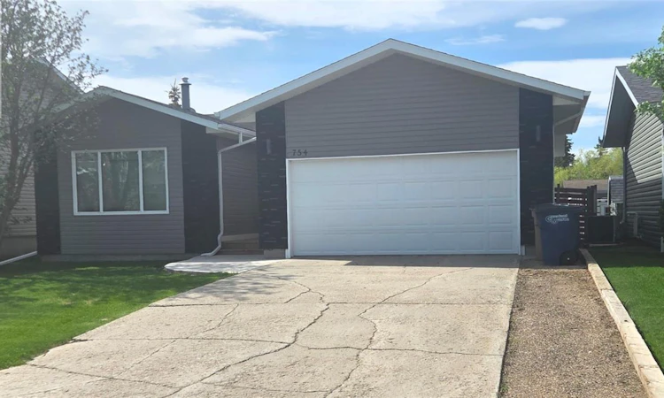 754 Golburn Crescent
