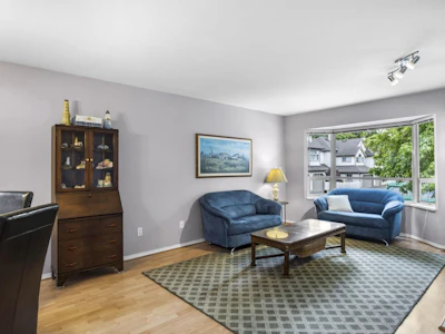 12-16318 82 Avenue - 5
