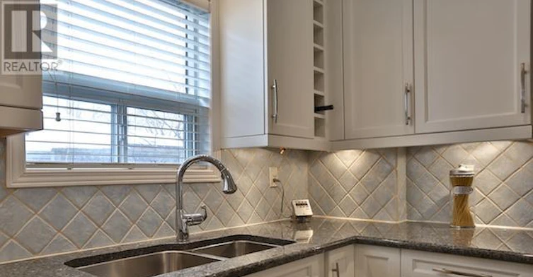 54 Brookview Drive, Toronto, ON, M6A 2K2 - 18