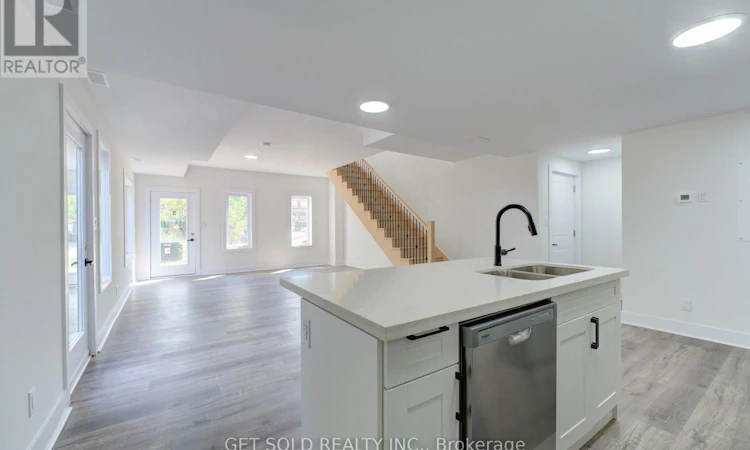 8-6701 Thorold Stone Road