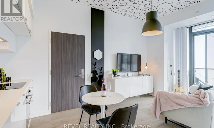 609-185 Roehampton Avenue