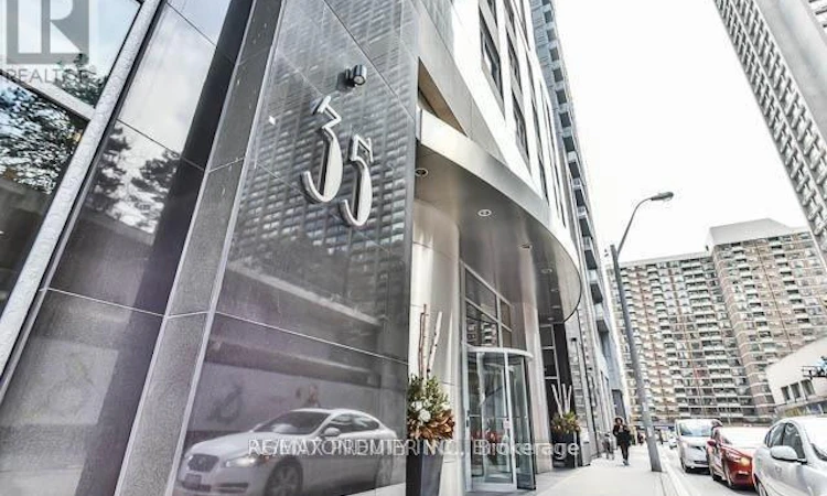 1009-35 Balmuto Street