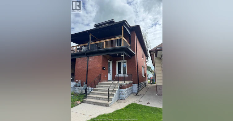 934 Gladstone, Windsor, ON, N9A 2T6
