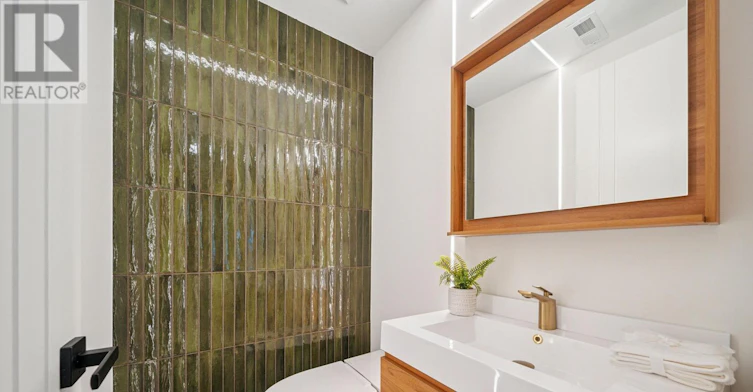 UPPER-44A Alcina Avenue, Toronto, ON, M6G 2E8 - 16