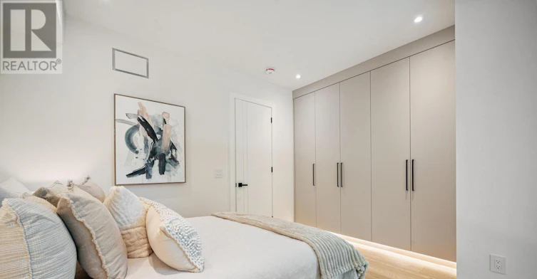 UPPER-44A Alcina Avenue, Toronto, ON, M6G 2E8 - 12
