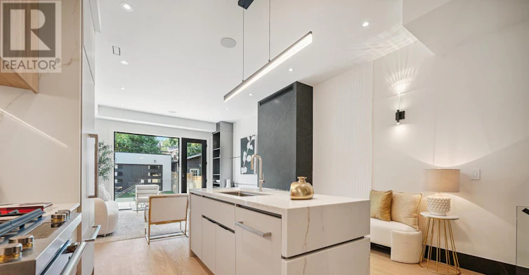 UPPER-44A Alcina Avenue, Toronto, ON, M6G 2E8 - 10