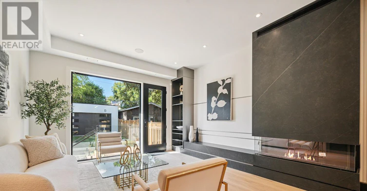 UPPER-44A Alcina Avenue, Toronto, ON, M6G 2E8 - 11