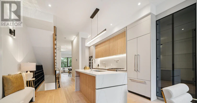 UPPER-44A Alcina Avenue, Toronto, ON, M6G 2E8 - 8
