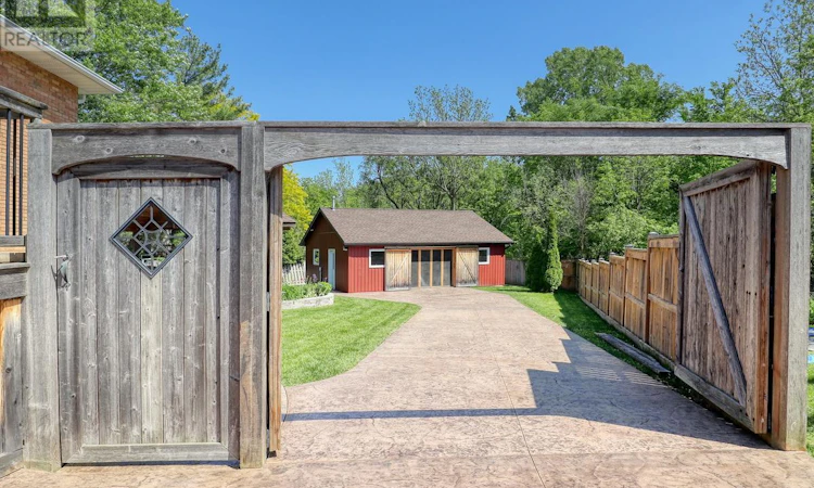 43 Lynngate Grove