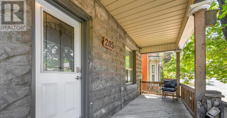 MAIN-205 Ferguson Avenue S, Hamilton, ON, L8N 2N2