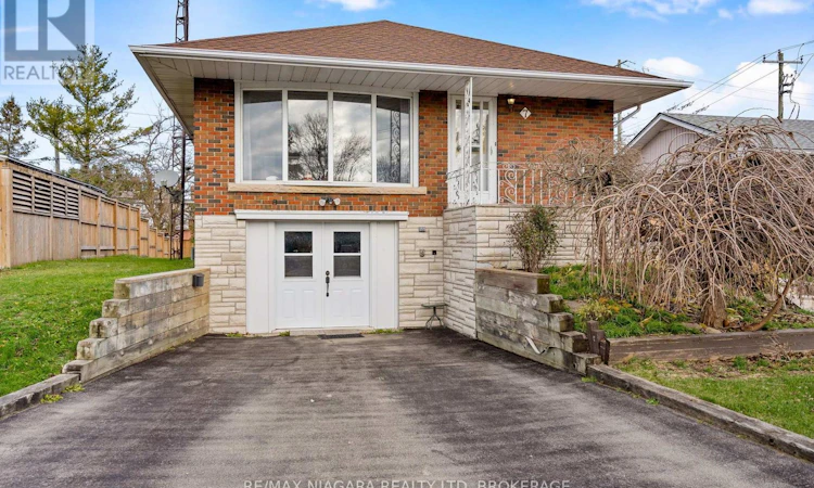 7 South Crescent