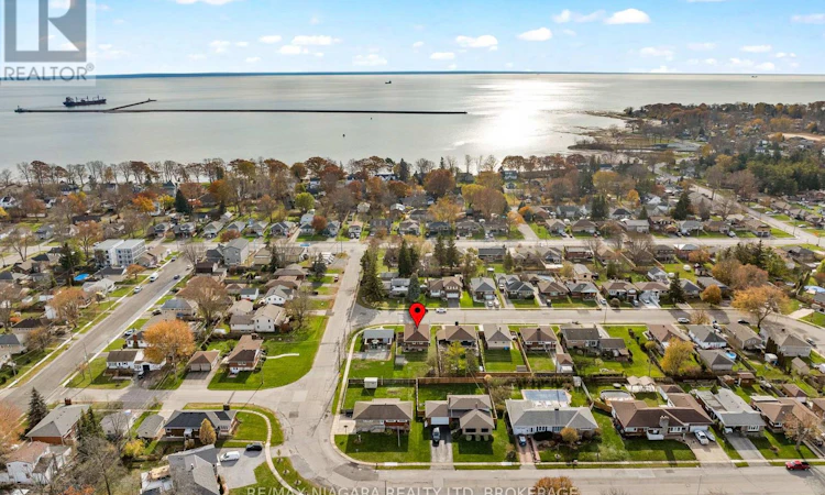 7 South Crescent