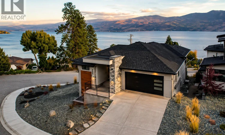 3953 Beachview Drive