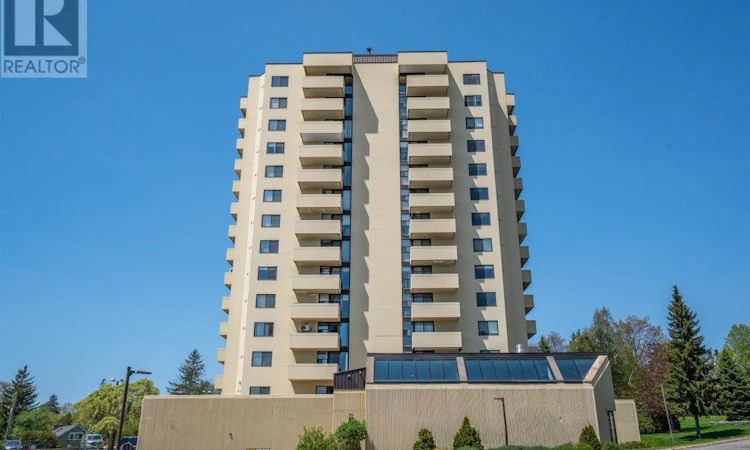702-1139 Queen Street