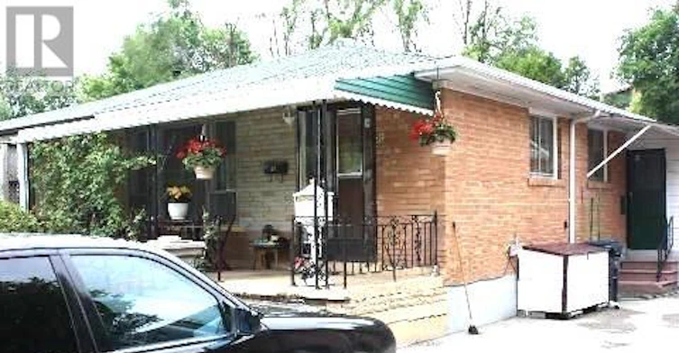 36 Halsey Avenue, Toronto, ON, M4B 1A5