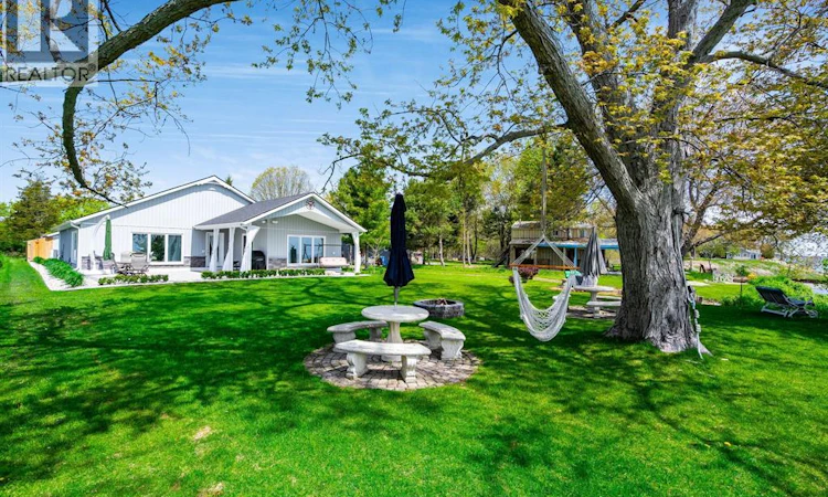 952 Hiawatha Beach