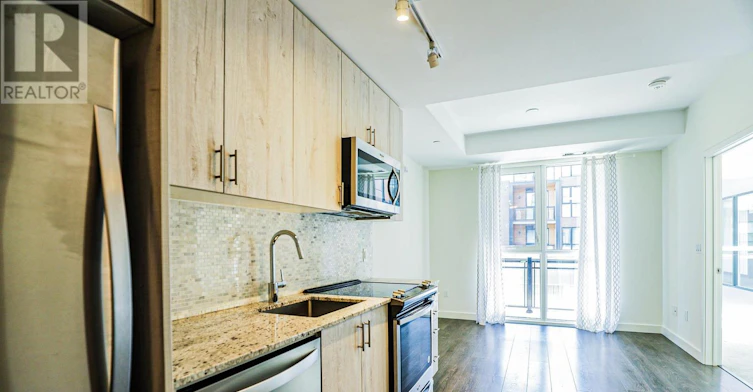 209-150 Sabina Drive, Oakville, ON, L6H 0W3