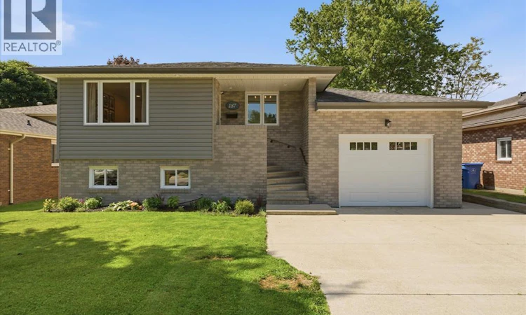 187 Woodlawn Crescent