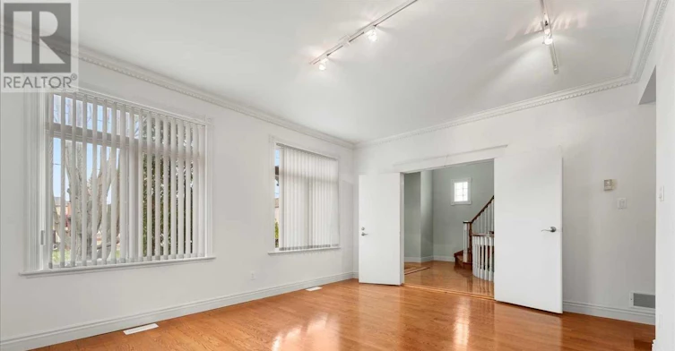 1081 Glencairn Avenue, Toronto, ON, M6B 2B1 - 12