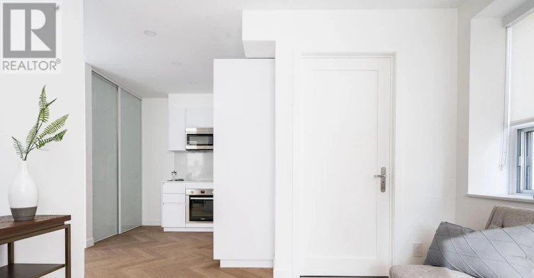 102-110 Wellesley Street E, Toronto, ON, M4Y 1J1 - 9