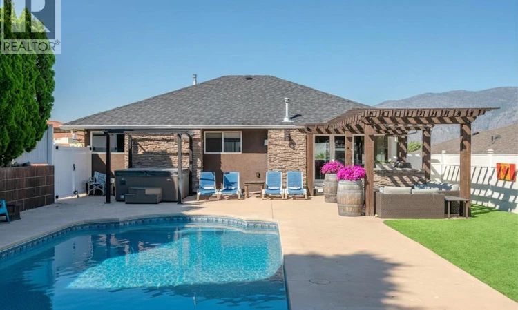 12104 Golf Course Drive