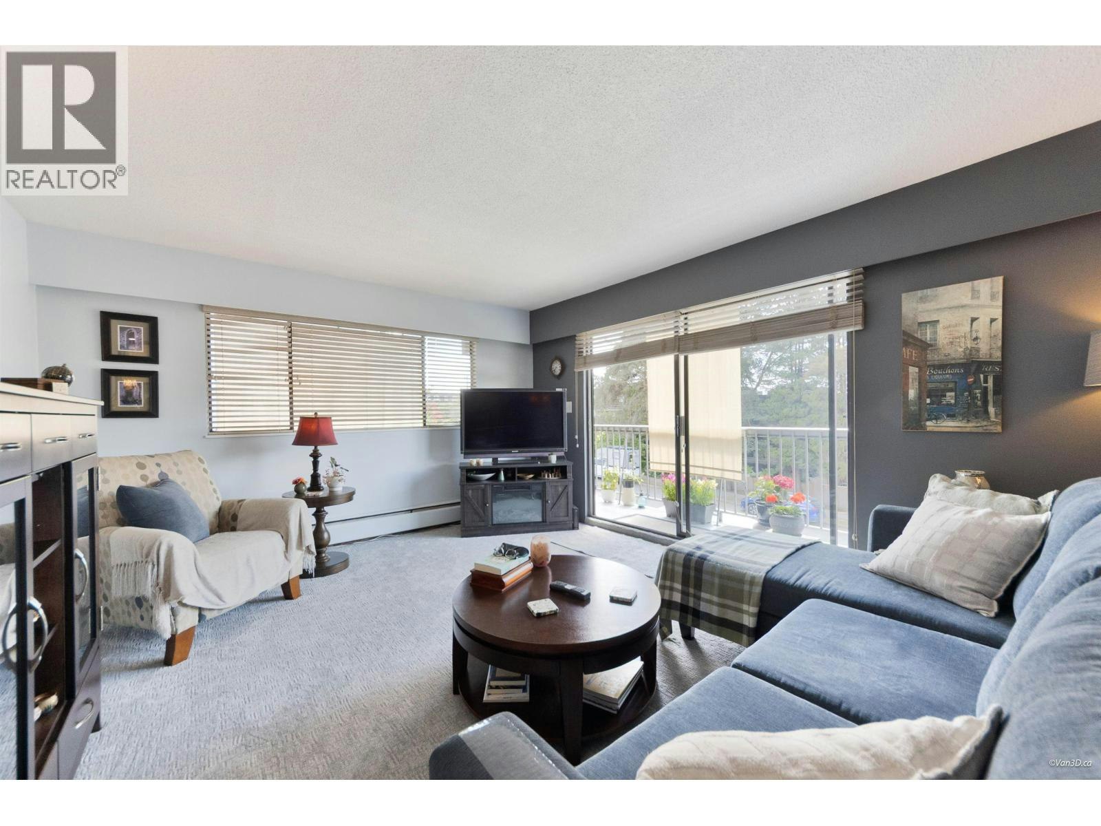 205-330 W 2nd Street, North Vancouver, BC, V7M 1E1