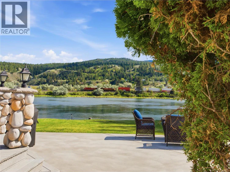 392 Teal Road, Kamloops, BC, V2H 1S5 - 8