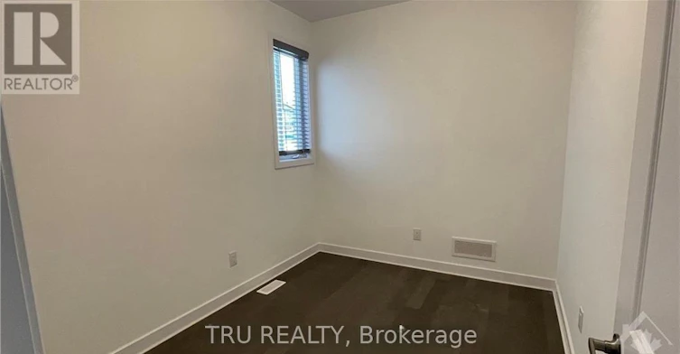49 Dun Skipper Drive, Ottawa, ON, K1X 0J3 - 9
