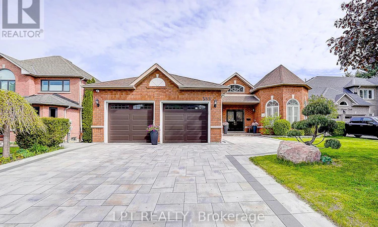 585 Holgate Circle