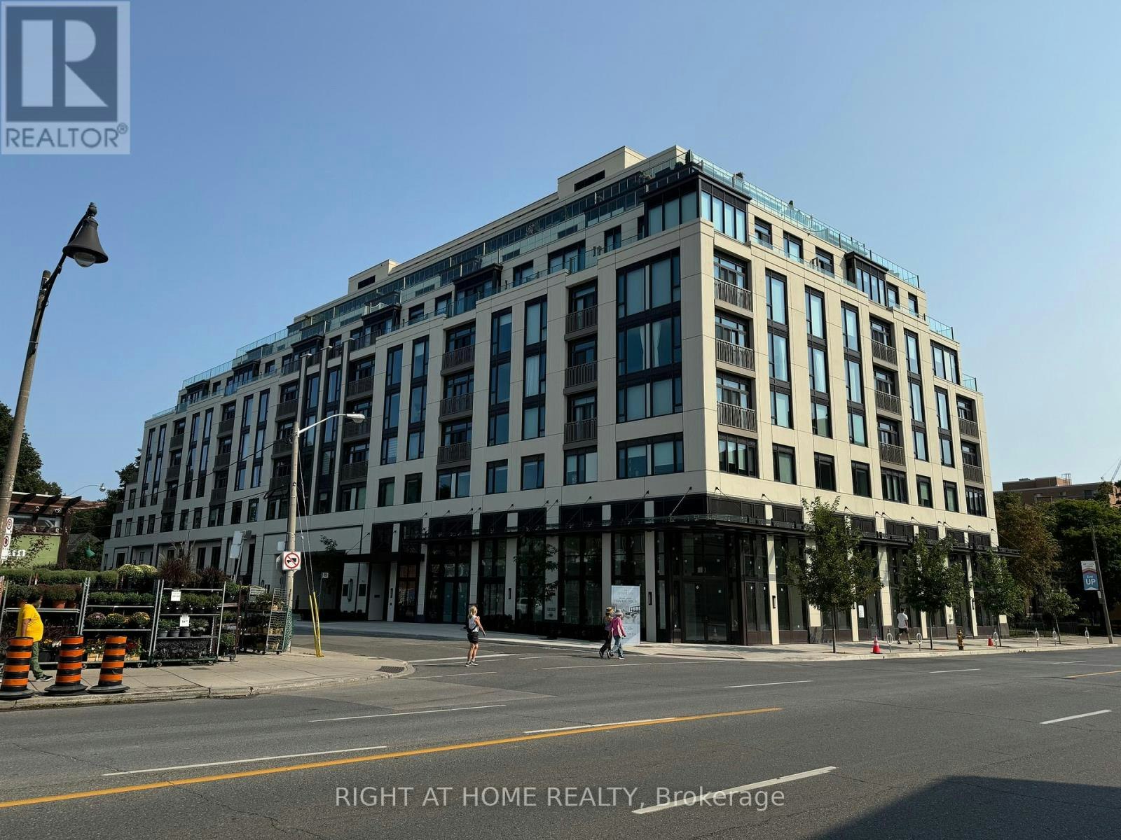 324-3 Strathgowan Avenue, Toronto, ON, M4N 1B8