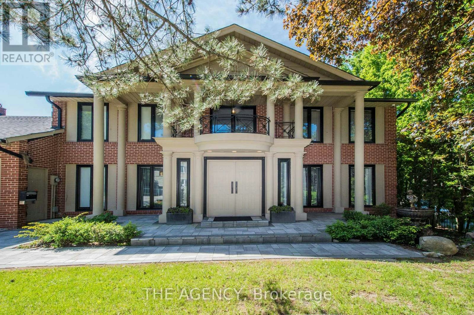 7 Shady Oaks Crescent, Toronto, ON, M3C 2L4