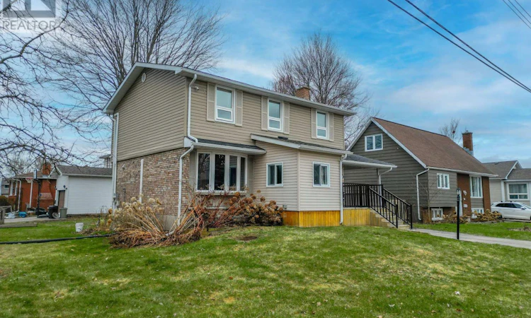 25 Rowe Avenue