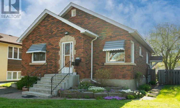 834 Syndicate Avenue N