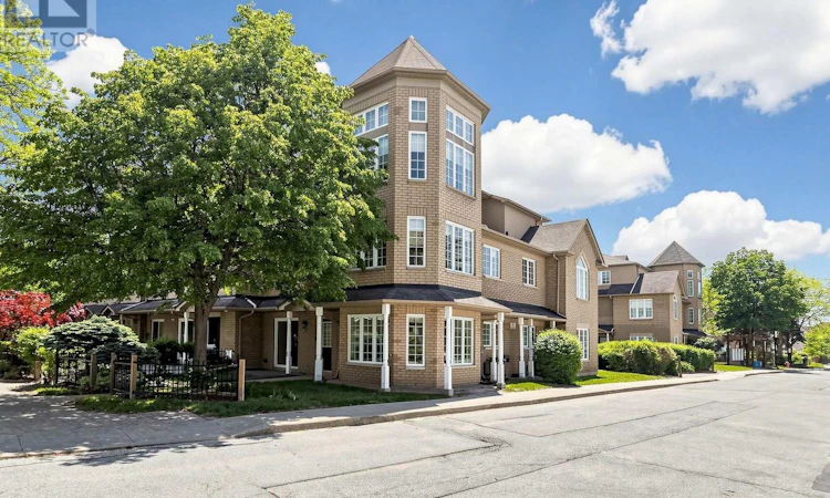 21-5 St.Moritz Way