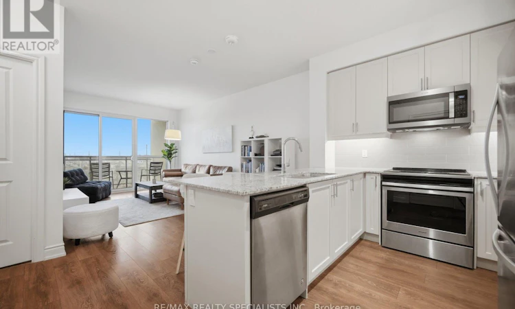 405-1050 Main Street E