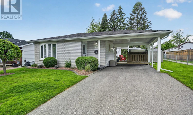 736 Comstock Crescent