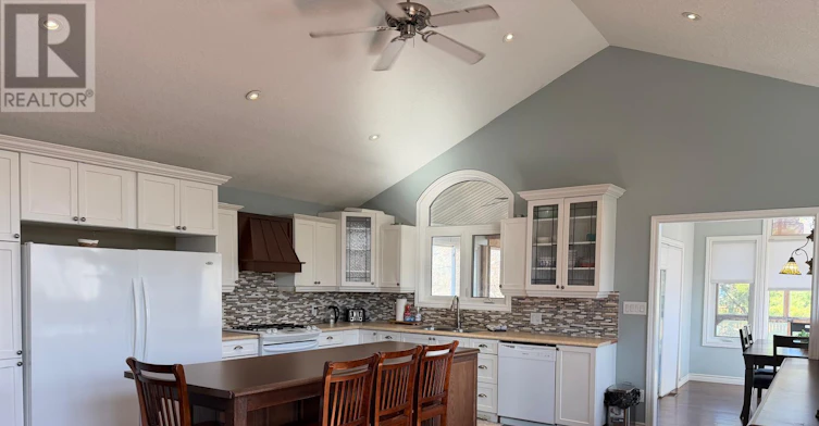 UPPER LEVEL-100 Essa Road, Barrie, ON, L4N 3K7 - 6