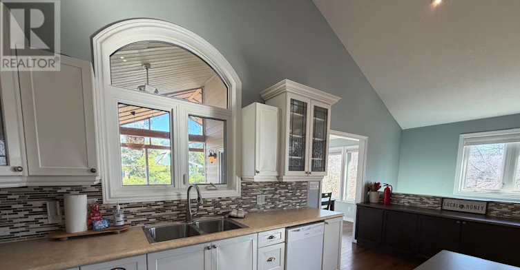 UPPER LEVEL-100 Essa Road, Barrie, ON, L4N 3K7 - 8