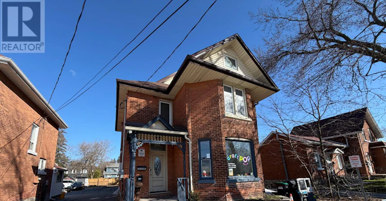 UPPER LEVEL-100 Essa Road, Barrie, ON, L4N 3K7