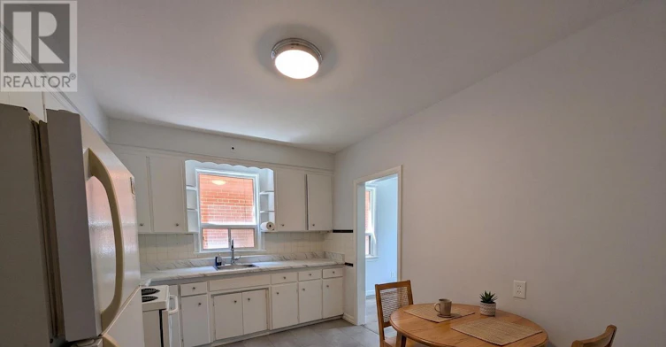2-5 Hertford Avenue, Toronto, ON, M6M 1S1 - 5