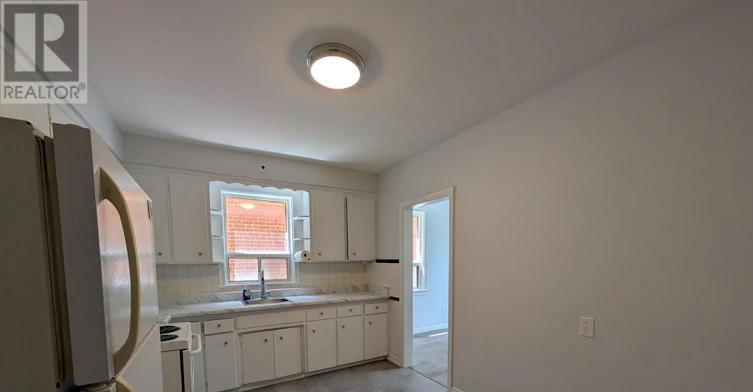 2-5 Hertford Avenue, Toronto, ON, M6M 1S1 - 6