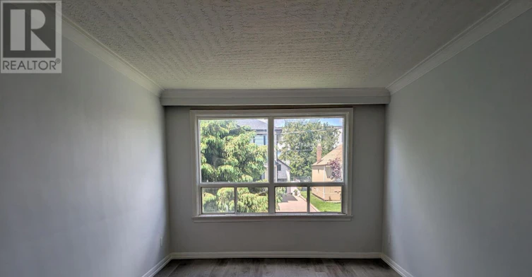 2-5 Hertford Avenue, Toronto, ON, M6M 1S1 - 2