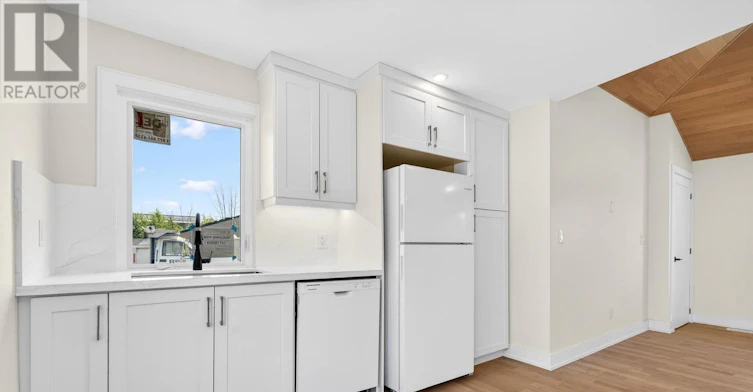 UPPER-8 Cornell Avenue, Hamilton, ON, L8E 5N2 - 21