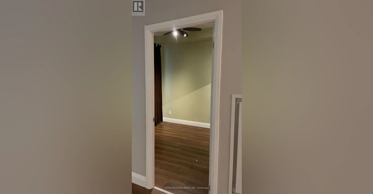108 111 Primary Bedroom Elizabeth Street, Toronto, ON, M5G 1P7 - 4