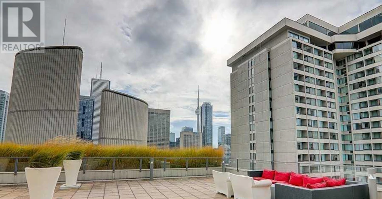 108 111 Primary Bedroom Elizabeth Street, Toronto, ON, M5G 1P7 - 13