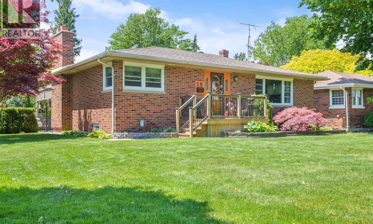 18 Woodland Avenue