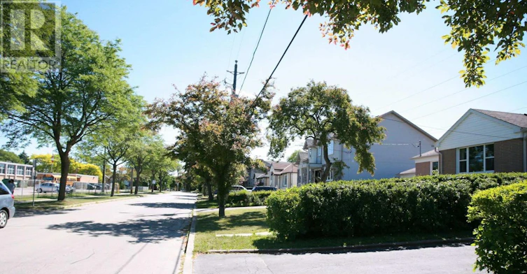 31 Kenton Drive, Toronto, ON, M2R 2H6 - 6