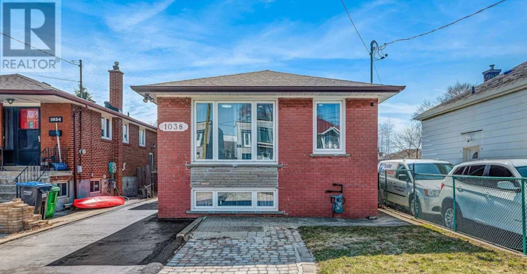 1038 Alexandra Avenue, Mississauga, ON, L5E 1Z8