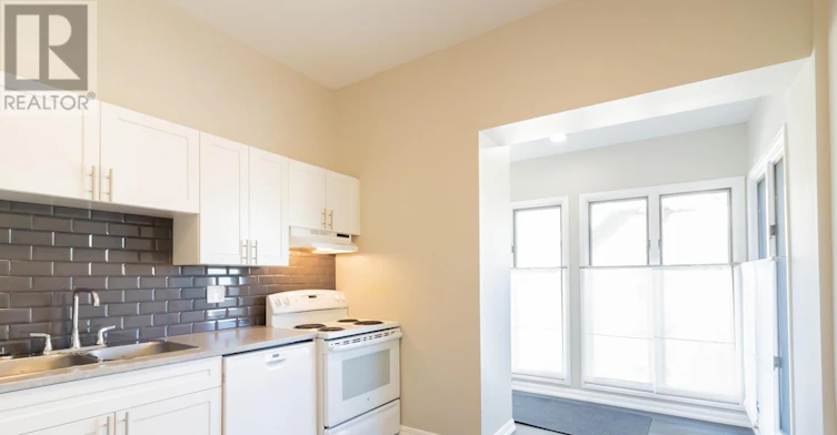 UPPER-613 Wellington Street, London, ON, N6A 3R6 - 3
