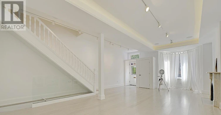 12 Webster Avenue, Toronto, ON, M5R 1N7 - 6